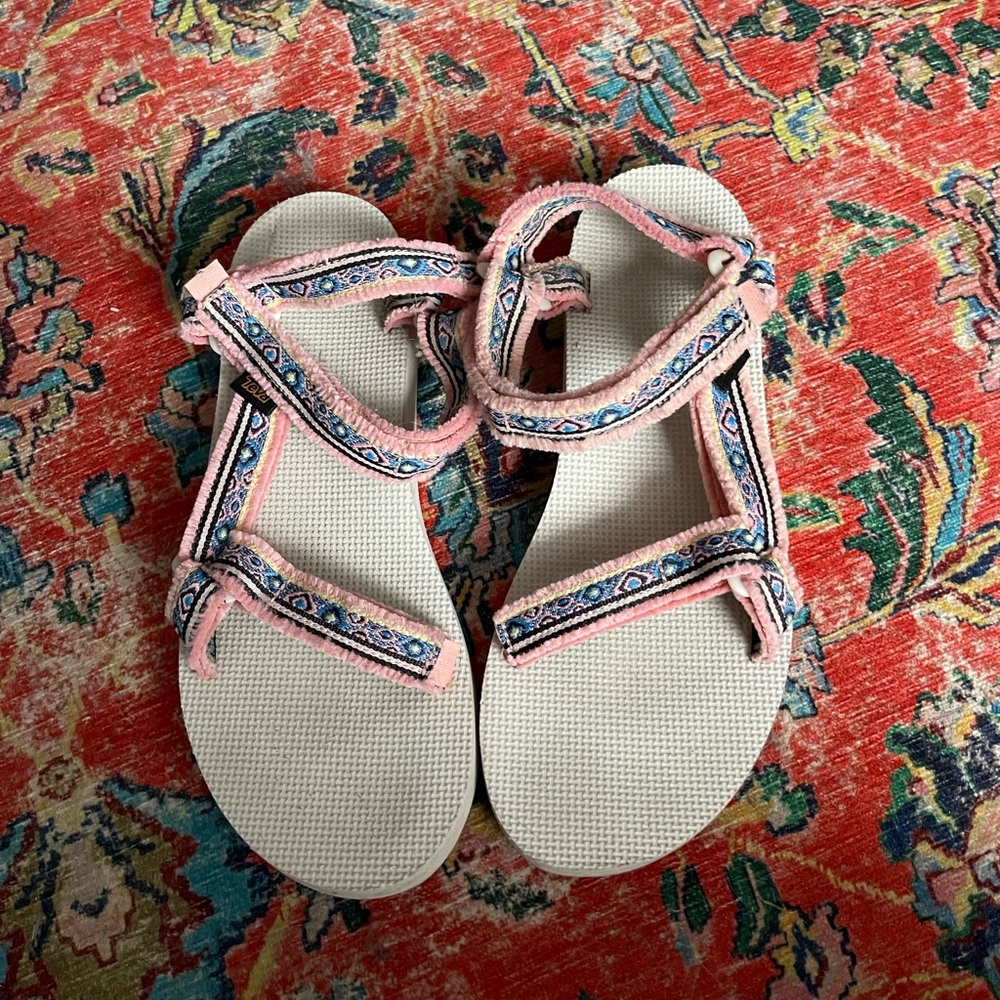 Pink patterned Tevas